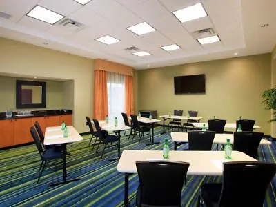 Fairfield Inn & Suites By Marriott Winnipeg 3*,