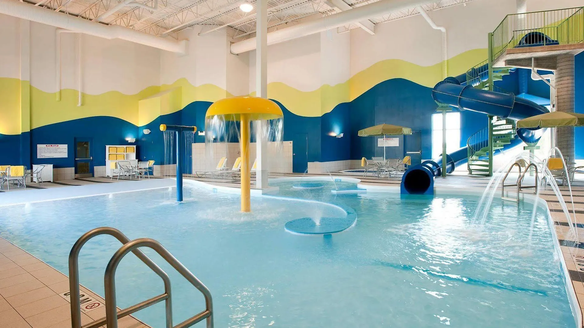 Fairfield Inn & Suites By Marriott Winnipeg 3*,